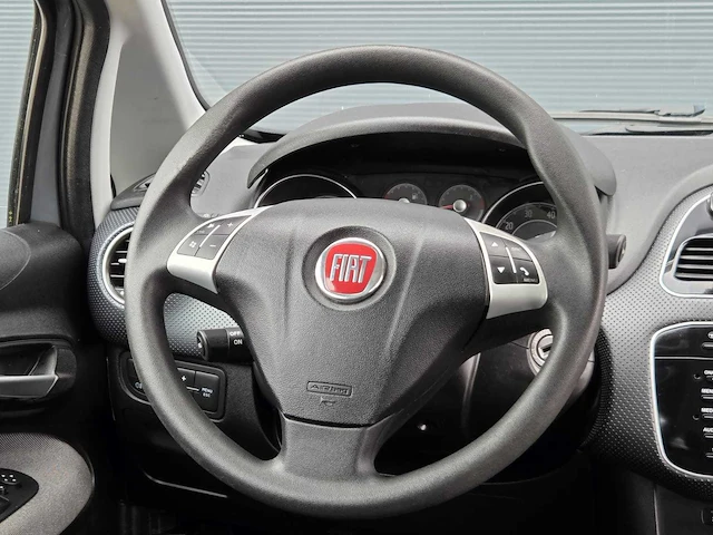 Fiat - 2011 - punto evo - 1.4-16v m-air dyn. - 76-rhz-6 - personenauto - 63400 km - afbeelding 4 van  26