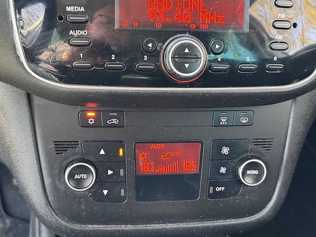 Fiat - 2013 - punto evo - 0.9 twinair lounge - 3-shn-60 - afbeelding 16 van  26