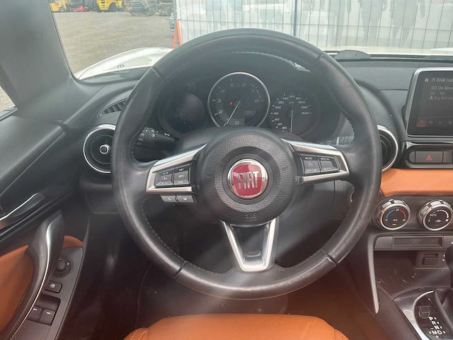 Fiat - 2018 - 124 spider - 1.4 m-air t lusso - personenauto - afbeelding 17 van  32