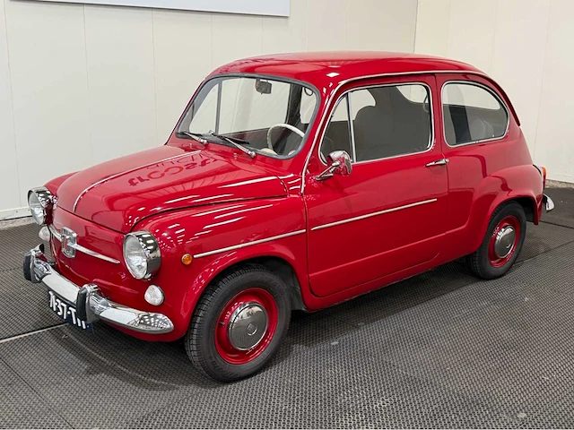 Fiat - 600 l - oldtimer - 1972 - afbeelding 1 van  29