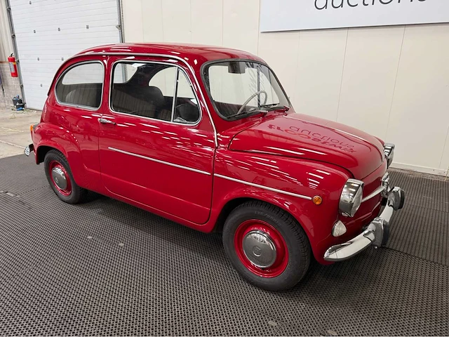 Fiat - 600 l - oldtimer - 1972 - afbeelding 26 van  29