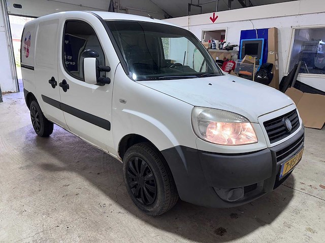 Fiat - fiat doblo cargo - 1.6 16v - 7-vsf-28 - afbeelding 14 van  17
