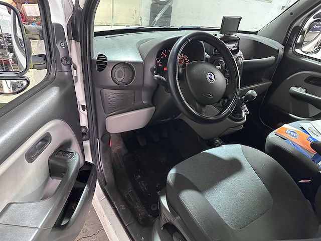 Fiat - fiat doblo cargo - 1.6 16v - 7-vsf-28 - afbeelding 15 van  17