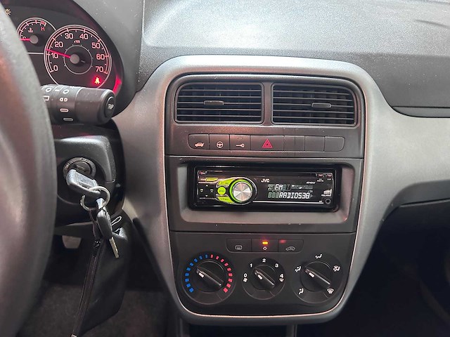 Fiat - grande punto - 1.2 actual - 19-ljr-3 - afbeelding 5 van  18