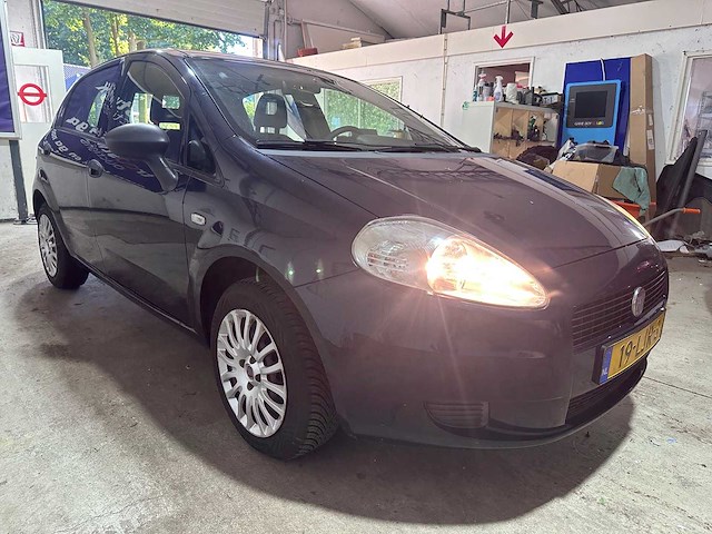 Fiat - grande punto - 1.2 actual - 19-ljr-3 - afbeelding 15 van  18