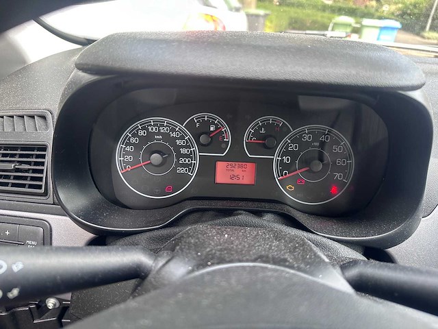 Fiat - grande punto - 1.3 m-jet actual - 55-nst-7 - afbeelding 14 van  14