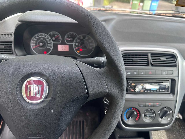 Fiat - grande punto - 1.3 m-jet actual - 55-nst-7 - afbeelding 13 van  14