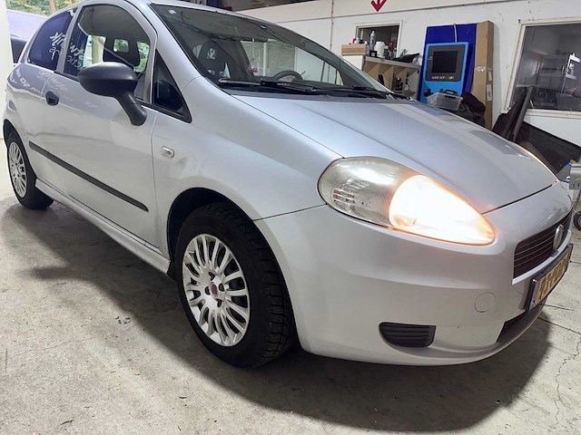 Fiat - grande punto - 1.3 m-jet actual - 93-pdr-8 - afbeelding 15 van  18