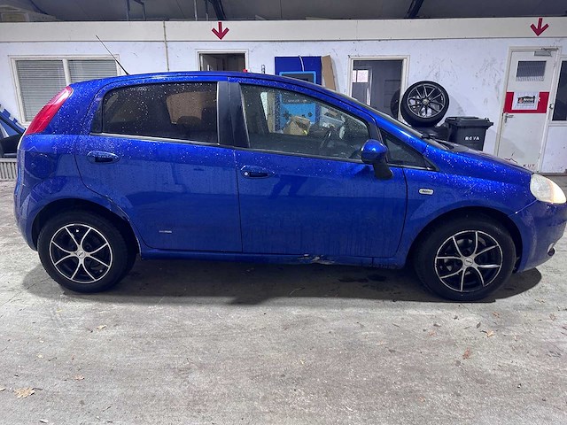 Fiat - grande punto - 1.4 active - gr-523-v - afbeelding 17 van  20