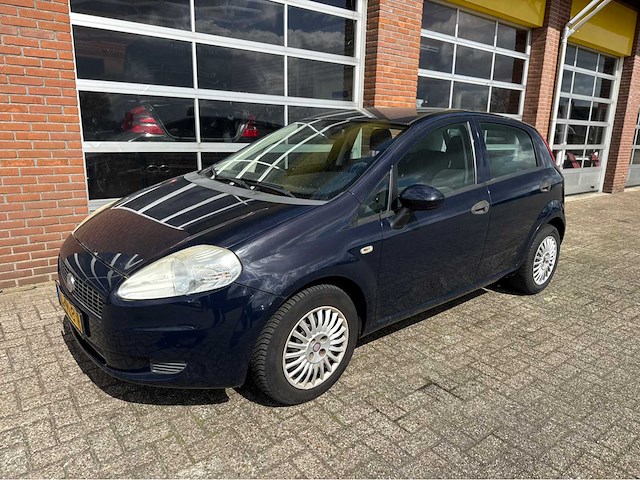 Fiat - grande punto - 1.4 active personenauto - 2009 - afbeelding 1 van  22
