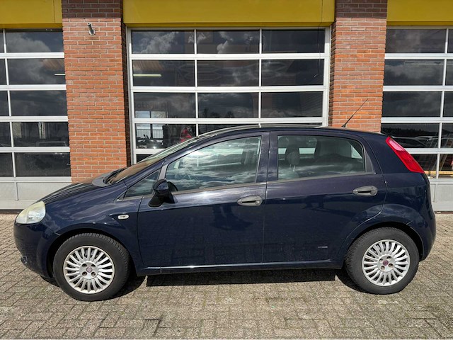 Fiat - grande punto - 1.4 active personenauto - 2009 - afbeelding 12 van  22