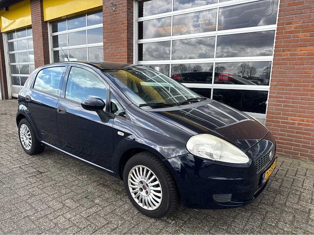 Fiat - grande punto - 1.4 active personenauto - 2009 - afbeelding 19 van  22