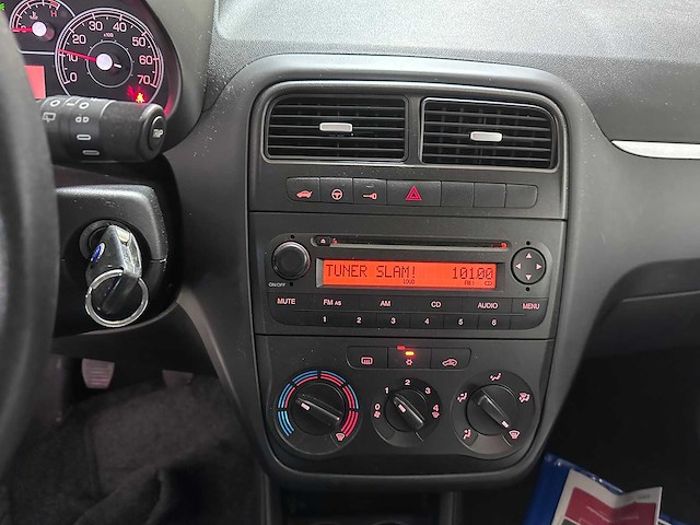 Fiat - grande punto - 1.4 dynamic - 56-xh-kd- 2007 - afbeelding 4 van  17