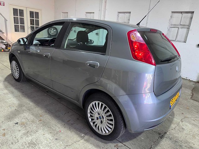 Fiat - grande punto - 1.4 dynamic - 56-xh-kd- 2007 - afbeelding 10 van  17