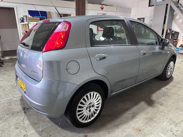 Fiat - grande punto - 1.4 dynamic - 56-xh-kd- 2007 - afbeelding 8 van  13
