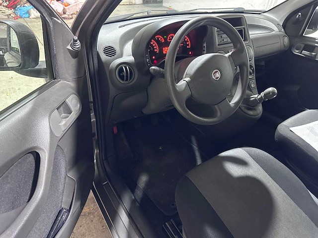 Fiat - panda - 1.2 celebration - 86-ntv-1 - afbeelding 17 van  17