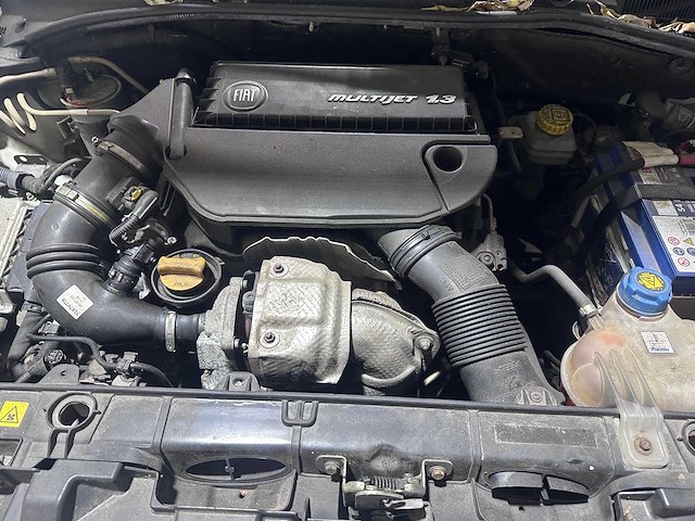 Fiat - punto evo - 1.3 m-jet racing - 07-shn-4 - afbeelding 10 van  19