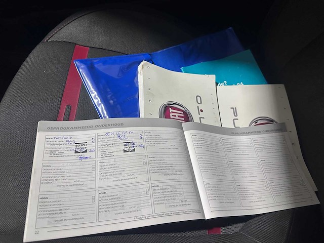 Fiat - punto evo - 1.3 m-jet racing - 07-shn-4 - afbeelding 11 van  19