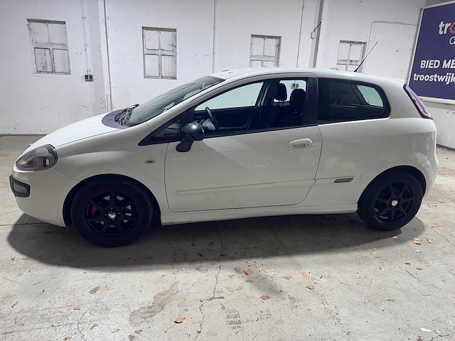 Fiat - punto evo - 1.3 m-jet racing - 07-shn-4 - afbeelding 12 van  19
