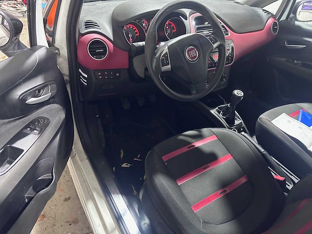 Fiat - punto evo - 1.3 m-jet racing - 07-shn-4 - afbeelding 19 van  19