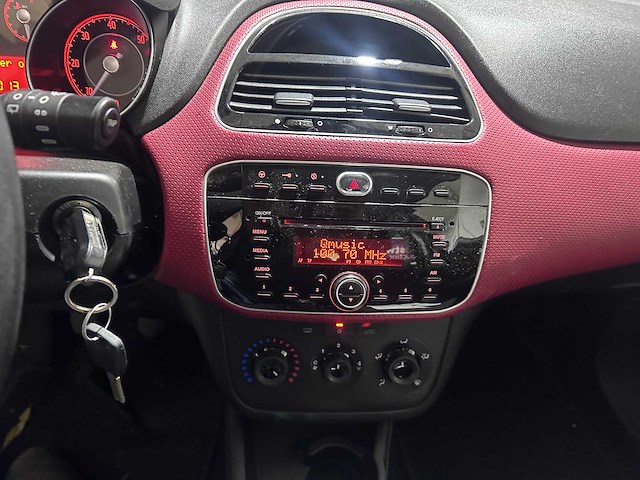 Fiat - punto evo - 1.3 m-jet racing - 07-shn-4 - afbeelding 7 van  19