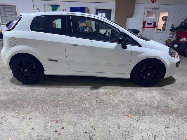 Fiat - punto evo - 1.3 m-jet racing - 07-shn-4 - afbeelding 16 van  19
