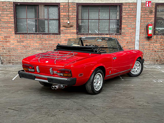 Fiat 124 spider turbo 2.0 1982 - afbeelding 28 van  28
