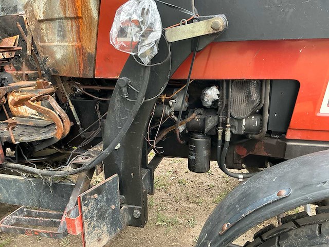 Fiat 55-66 landbouwtractor met frontladerconsole – brandschade - afbeelding 4 van  19