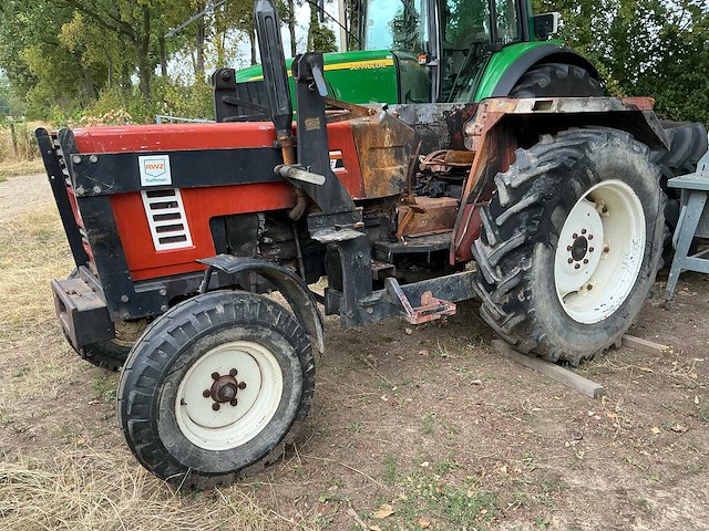 Fiat 55-66 landbouwtractor met frontladerconsole – brandschade - afbeelding 1 van  19