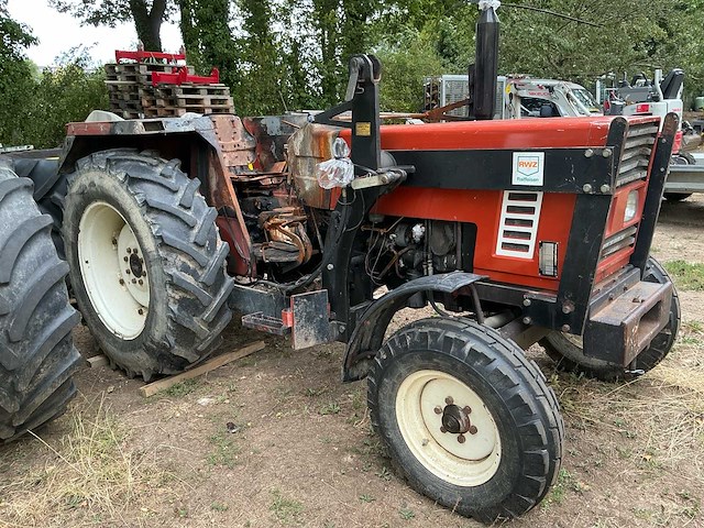 Fiat 55-66 landbouwtractor met frontladerconsole – brandschade - afbeelding 12 van  19