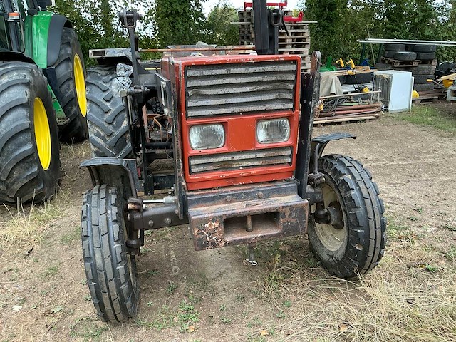 Fiat 55-66 landbouwtractor met frontladerconsole – brandschade - afbeelding 13 van  19