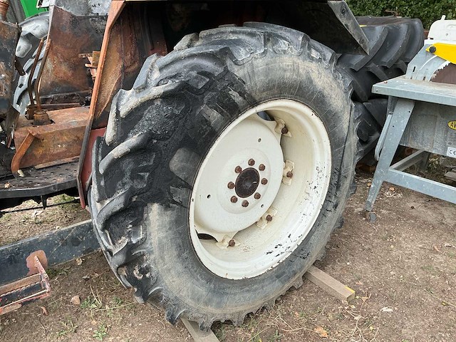 Fiat 55-66 landbouwtractor met frontladerconsole – brandschade - afbeelding 14 van  19