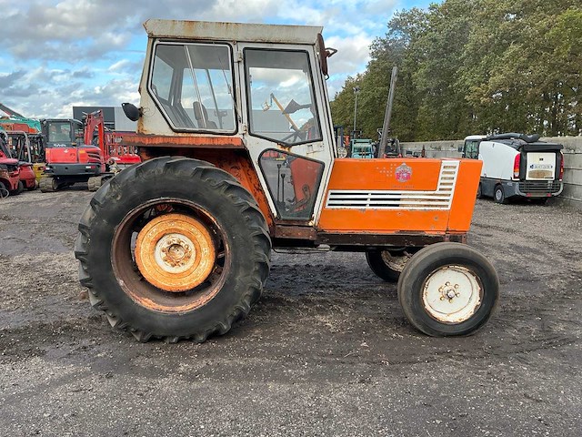 Fiat 780/8 tweewielaangedreven landbouwtractor - afbeelding 24 van  27