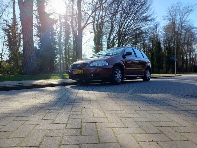 Fiat croma 2.2 16v dynamic automaat, 26-tz-lt - afbeelding 2 van  4