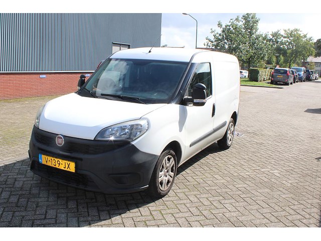Fiat doblo 1,3 diesel met kenteken v-139-jx. datum eerste toelating 09-11-2017. apk vervaldatum 25-11-2026 - afbeelding 1 van  15
