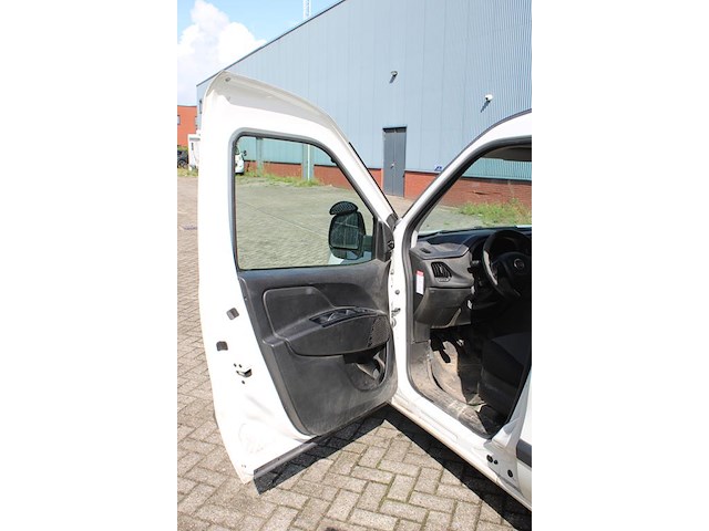 Fiat doblo 1,3 diesel met kenteken v-139-jx. datum eerste toelating 09-11-2017. apk vervaldatum 25-11-2026 - afbeelding 11 van  15
