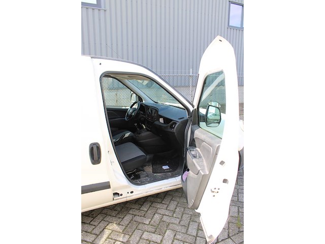 Fiat doblo 1,3 diesel met kenteken v-139-jx. datum eerste toelating 09-11-2017. apk vervaldatum 25-11-2026 - afbeelding 15 van  15