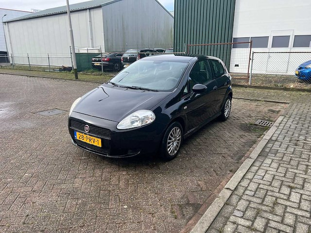 Fiat grande punto - 1.3 m-jet actual , 28-prv-1 - afbeelding 1 van  19