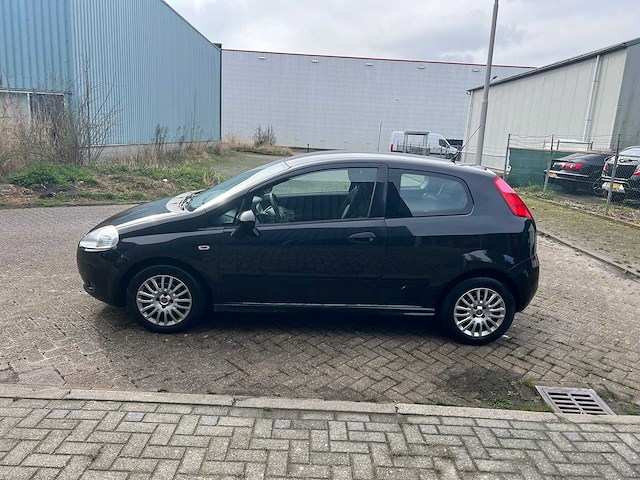 Fiat grande punto - 1.3 m-jet actual , 28-prv-1 - afbeelding 1 van  17