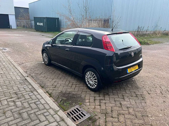 Fiat grande punto - 1.3 m-jet actual , 28-prv-1 - afbeelding 12 van  19