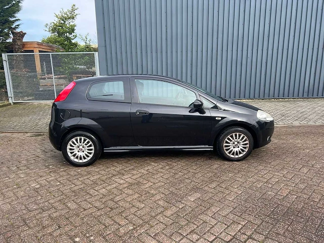Fiat grande punto - 1.3 m-jet actual , 28-prv-1 - afbeelding 15 van  19