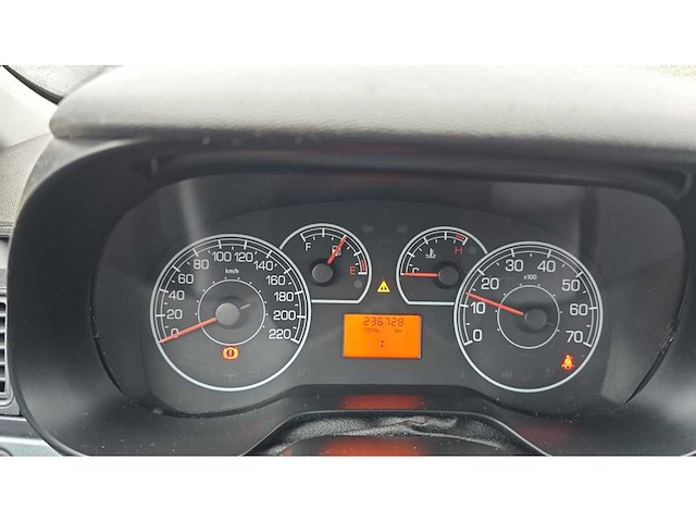 Fiat grande punto 1.3 m-jet actual 2011 - afbeelding 2 van  10