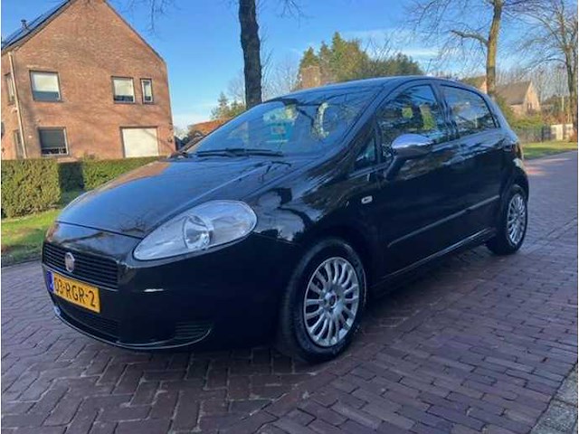 Fiat grande punto 1.3 m-jet actual 2011 - afbeelding 1 van  10
