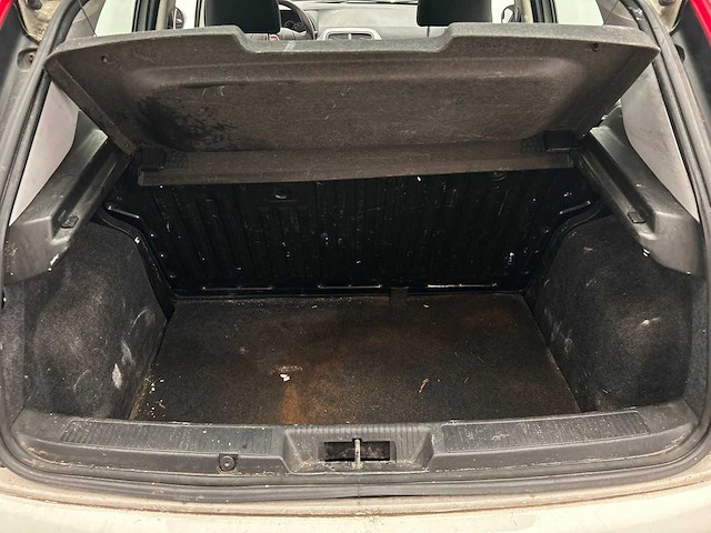 Fiat grande punto 1.3 m-jet actual 2011 - afbeelding 6 van  19