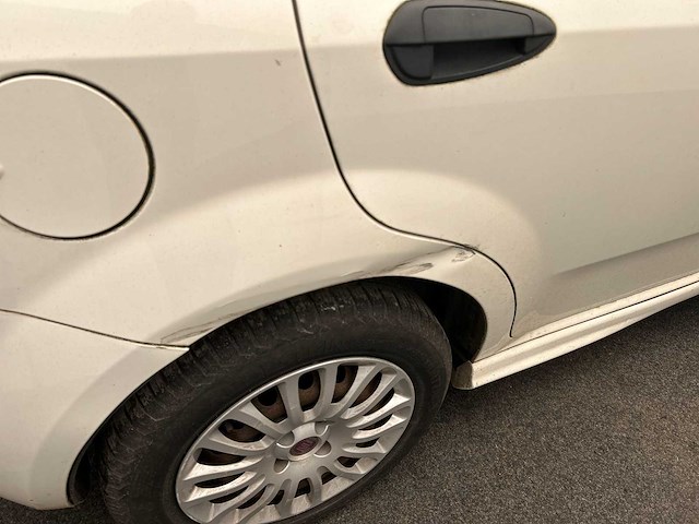 Fiat grande punto 1.3 m-jet actual 2011 - afbeelding 11 van  19