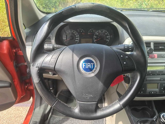 Fiat grande punto 1.4-16v sport, 88-tr-sz - afbeelding 11 van  12