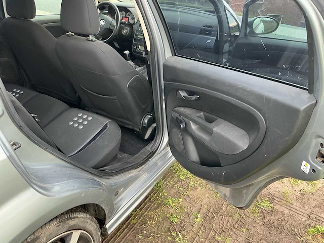 Fiat grande punto 1.4-16v sport personenauto - afbeelding 29 van  37