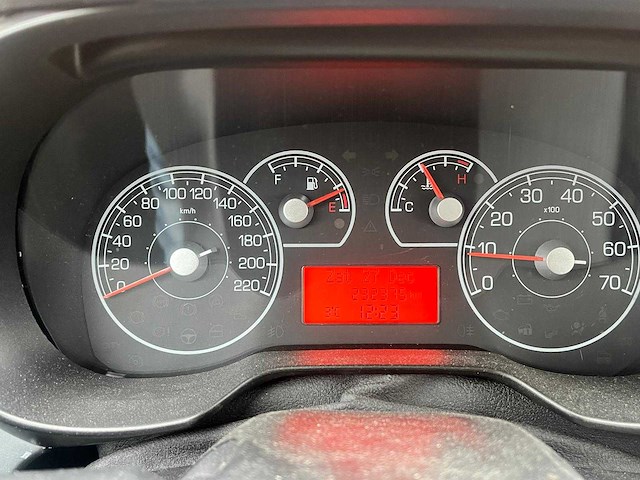 Fiat grande punto 1.4 abarth uitvoering, 21-gbp-4 - afbeelding 9 van  17