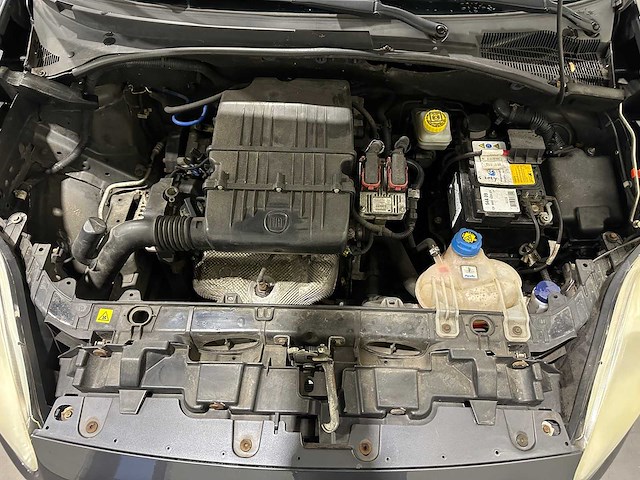 Fiat grande punto 1.4 edizione lusso 31-hnv-9 - afbeelding 11 van  21