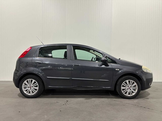 Fiat grande punto 1.4 edizione lusso 31-hnv-9 - afbeelding 18 van  21